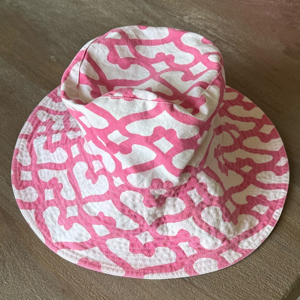 Roller Rabbit Pink and White Bucket Hat - excellent condition